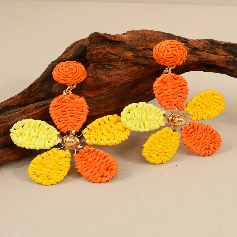 Коралловый Серьги-гвоздики из сплава рафии с цветочным узором в богемном стиле, золотые, коралл, 70x50 мм