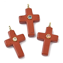 Красный Камень Природные красной яшмы подвески, Подвески в виде креста с фурнитурой из латуни, инкрустированной микрофиброй (случайного цвета)., золотые, 30x17.5~18x6.5~7 мм, отверстие : 2.7 мм