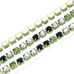 Esmeralda Cadenas de la taza del Rhinestone de hierro, sqaure, con carrete, esmeralda, 2x2x2 mm, sobre 10 yardas / rodillo