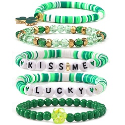 Зеленый 5шт. 5 стили браслетов из стеклянных, смоляных и полимерных глинистых бусин ко Дню Святого Патрика, Украшения Clover Lucky & Kiss Me для женщин, зелёные, 6.89 дюйм (17.5 см)