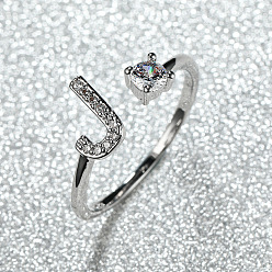 Letter J Манжеты из латуни с микро паве кубический цирконий для женщин, открытые кольца, платина, буква J, внутренний диаметр: 16~19 мм