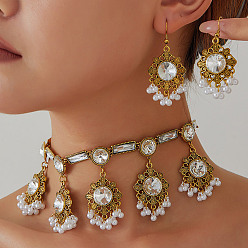 Белый Ретро-серьги-подвески из сплава с цветочным узором, стразами и искусственным жемчугом, а также колье с подвесками для женщин., античное золото , белые, Ожерелья: 370 mm, серьги: 45~50 mm