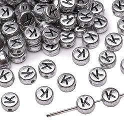 Letter K 50шт. посеребренные акриловые бусины, алфавита бисера, плоские круглые с буквы, Письмо K, 7x4 мм, отверстие : 1 мм