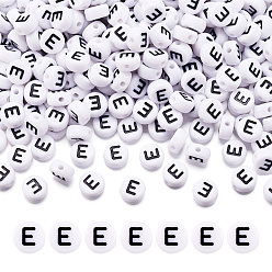 Letter E 500 шт. Акриловые бусины для букв с горизонтальными отверстиями, плоско-круглые, letter.e, 7x4 мм, отверстие : 1 мм, 500 шт