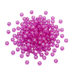 Фуксин Прозрачные акриловые бусины, плоский круглый с белой буквой a ~ z, фуксиново-красные, 7x4 мм, отверстия: 1.5 мм, около 1000 шт / мешок