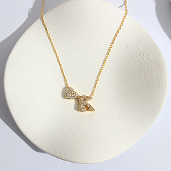 Letter K Ожерелья с подвеской в виде сердца из латуни с микропаве из прозрачного кубического циркония, золотые, Письмо K, 16.14 дюйм (41 см)