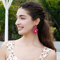 Красный Серьги-гвоздики с подвесками в виде стеклянных бусин и пластиковых цветов, красные, 70x41 мм