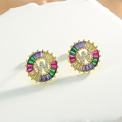 Letter W Серьги-гвоздики из латуни с разноцветными кубическими цирконами, плоско-круглые, золотые, Буква W, 16x16 мм