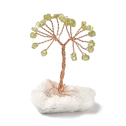 Перидот Натуральные хризолитовые чипсы дерево жизни украшения, кварцевая основа с медной проволокой, фен-шуй энергетический камень подарок для домашнего офиса украшение рабочего стола, 31~46x28~33x61~75 мм