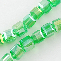 Весенне-зеленый Стеклянные бусины с гальваническим покрытием , с покрытием AB цвета, граненые, кубические, весенний зеленый, 8x8x8 мм, отверстие : 1 мм, около 72 шт / нитка, 21.6 дюйм