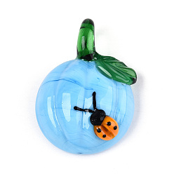 Светло-Голубой Подвески лэмпворк ручной работы, тыква с божьей коровкой, Небесно-голубой, 40~42x29~30x12~14 мм, отверстие : 6~7x5~6 мм