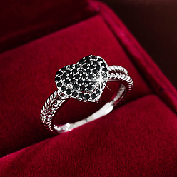 Черный Кольца для женщин с микропаве из латуни и кубическими цирконами, сердце, платина, чёрные, размер США 8 (18.1 мм)