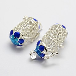 Синий Латунные подвески с ажурной резьбой, для ожерелья, с эмалью, Полая колонна и цветок, серебряный цвет гальваническим, синие, 28x18.5x14.5 мм, отверстие: 4x6 мм, внутренний размер: 12.5 мм в диаметре