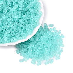 Turquoise Perles de rocaille en verre transparent dépoli fgb, arachide, trou rond, teint et cœur, turquoise, 5.5~6.5x3.5~5x3~3.5mm, Trou: 1.2~1.5mm, environ 4500 pcs / livre