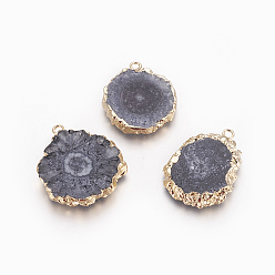 Серый Подвески из натурального окрашенного кварца, солнечный кварц, с позолоченными краями из латуни, плоско-круглые, серые, 25~42x22~23x4~6 мм, отверстие : 2.5 мм