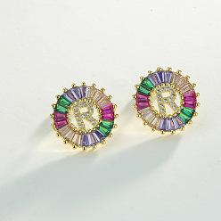 Letter R Серьги-гвоздики из латуни с разноцветными кубическими цирконами, плоско-круглые, золотые, Буква R, 16x16 мм