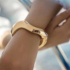 Золотой Шарнирные браслеты из сплава для женщин, геометрический, золотые, 1-1/8 дюйм (2.8 см), внутренний диаметр: 2 дюйм (5 см) x 2-3/8 дюйм (6.1 см)