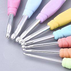 Mixed Color Aluminum Crochet Hooks, with PP Handle, Mixed Color, 135x15x12mm, Pin: 2.5mm/3mm/3.5mm/4mm/4.5mm/5mm/5.5mm/6mm, 8pcs/set