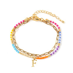 Letter F 304 Браслеты из нержавеющей стали с подвесками в виде букв, двухслойные, Эластичные браслеты из смоляных бусин для женщин, золотые, Буква F, 6.50 дюйм (16.5 см) ~ 6.69 дюйм (17 см)