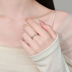 Платиновый & Розовый Золотой Кольца для женщин с микропаве из латуни и прозрачными кубическими цирконами, крестик, платина и розовое золото, 5 мм, размер США 8 1/2 (18.5 мм)