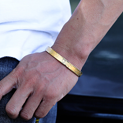 Золотой 201 простые браслеты из нержавеющей стали, Шарнирные браслеты для мужчин и женщин, Сердце Pattern, золотые, внутренний диаметр: 2-1/2 дюйм (6.5 см)