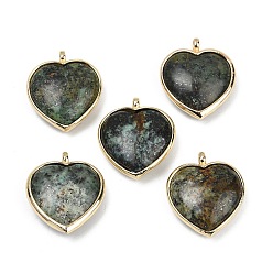 Африканский Бирюза(яшма) Кулоны с натуральной африканской бирюзой (яшмой), с подвесками в виде сердечек из латуни с покрытием стойки, золотые, 24.5x21.5x8 мм, отверстие : 2.2 мм