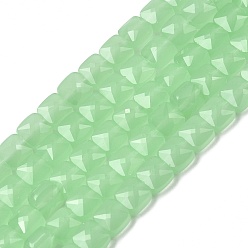 Светло-зеленый Стеклянные бусины, имитация нефрита , квадратный, граненые, светло-зеленый, 5.5~6x6x4~4.5 мм, отверстие : 1 мм, около 100 шт / нитка, 22.44~22.56 (57~57.3 см)