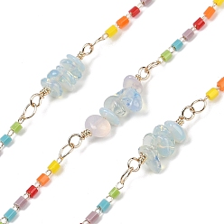 Опал Латунные цепные цепи, со стеклянным бисером и синтетическими опалитом, долговечный, пайки, с катушкой, золотые, 2x2 мм, около 16.40 футов (5 м) / рулон