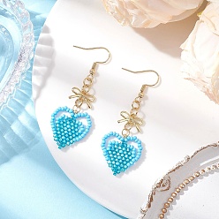 Небесно-голубой Серьги-сердечки из стеклянных бусин ручной работы, со звеньями из сплава с бантом, золотые, голубой, 57x20~22 мм