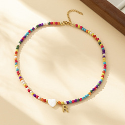 Letter R Ожерелья из круглых бусин в форме сердца из натуральных ракушек и разноцветных стеклянных семян, ожерелья шкентеля, 304 колье из нержавеющей стали, золотые, Буква R, 15.35 дюйм (39 см)