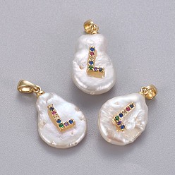 Letter L Подвески из натурального пресноводного жемчуга, с латунными микро проложить кубических выводы циркония, самородки с буквой, долговечный, золотые, красочный, letter.l, 17~27x12~16x6~12 мм, отверстие : 4x2.5 мм