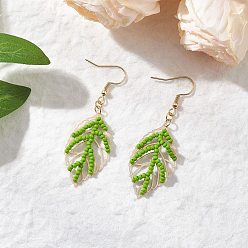 Зеленый Серьги-подвески из стеклянных бусин ручной работы, с латунным, лист, золотые, зелёные, 57.5x19.5 мм