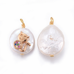 Разноцветный Кулоны для котят с пресноводным жемчугом, с латунной кубической фурнитурой, барокко в форме кошки, золотые, красочный, 17~26x11~16x5~11 мм, отверстие : 1.6~2 мм