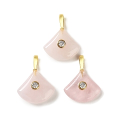 Cuarzo Rosa Natural aumentó colgante cuarzo, con detalles de latón dorado micro pavé de circonita cúbica transparente, dije en forma de abanico, 26~27.5x20~20.5x7.5~8 mm, agujero: 5x3 mm