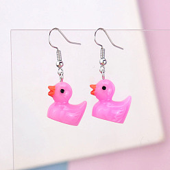 Фуксин Серьги-подвески из смолы с утиным железом, платина, фуксиново-красные, 30x15 мм