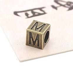 Letter M Европейские бусины из антикварного бронзового сплава, бусины с большим отверстием, куб с письмом, Буква М, 7x7x7 мм, отверстие : 5 мм