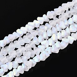 Прозрачный Матовые прозрачные стеклянные бусины, треугольные, с половиным покрытием, с покрытием AB цвета, прозрачные, 2.5~3.5x4~4.5x4~4.5 мм, отверстие : 0.9 мм, около 135 шт / нитка, 11.61 дюйм (29.5 см)