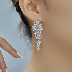 Серебро Элегантные и простые серьги-гвоздики с кисточками из прозрачного кубического циркония из латуни, серебряные, 59x20 мм