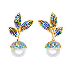 Золотой Серьги-гвоздики с листом и круглыми латунными микрофианитами, с пластиковой жемчужины, золотые, 48x25 мм