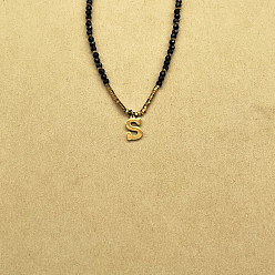 Letter S Женское ожерелье с подвеской из натуральной черной шпинели в форме круглой граненой буквы «Инициал» из нержавеющей стали, золотые, Письмо с, 14.96 дюйм (38 см)