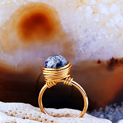 Имперская яшма Кольца-манжеты из натуральной императорской яшмы, обвитые железной проволокой, с круглыми бусинами, золотые, внутренний диаметр: регулируемый