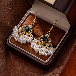 Кремово-белый Серьги-люстры в виде цветка из сплава со стразами в богемном стиле, с имитацией жемчуга, золотые, кремово-белые, 54x22 мм