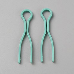 Medium Aquamarine Plastic Bobbin Thread Holders, Thread Buddies Clips, Sewing Machine Accessories, for Thread Spool Organizing, Medium Aquamarine, 68x19x3mm