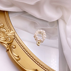 Letter Q Перстни из натурального пресноводного жемчуга, с подвеской в виде буквы из сплава золотистого тона, Буква Q, внутренний диаметр: 16 мм