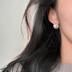 Белый Серьги-кольца из латуни и пластика с жемчугом, полукруглый, золотые, белые, 14x12 мм