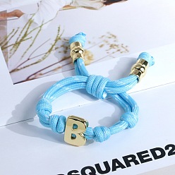 Светло-Голубой Браслеты из хлопкового шнура с плетеным узлом, буква Б, латунные подвески в виде букв алфавита для женщин и мужчин, золотые, Небесно-голубой, внутренний диаметр: 1.97~2.76 дюйм (5~7 см)