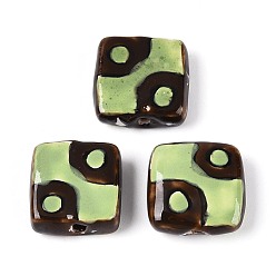 Желто-Зеленый Ручной фарфоровые керамические шарики, квадратный, Famille выросли стиле, желто-зеленый, 17.5~19x17~18.5x6~7 мм, отверстие : 1.4~2 мм