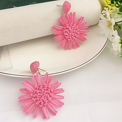 Ярко-Розовый Серьги-гвоздики с цветком и травой из латуни, с рафией, золотые, ярко-розовый, 65x50 мм