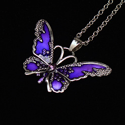 Розовато-лиловый Ожерелья из сплава с эмалированной подвеской в виде бабочки, платина, розовато-лиловый, 17.72 дюйм (45 см)