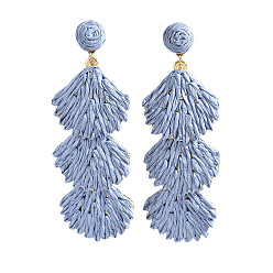 Васильковый Серьги-гвоздики в форме ракушек из рафии в богемном стиле, с железными контактами, золотые, васильковый, 90x32 мм